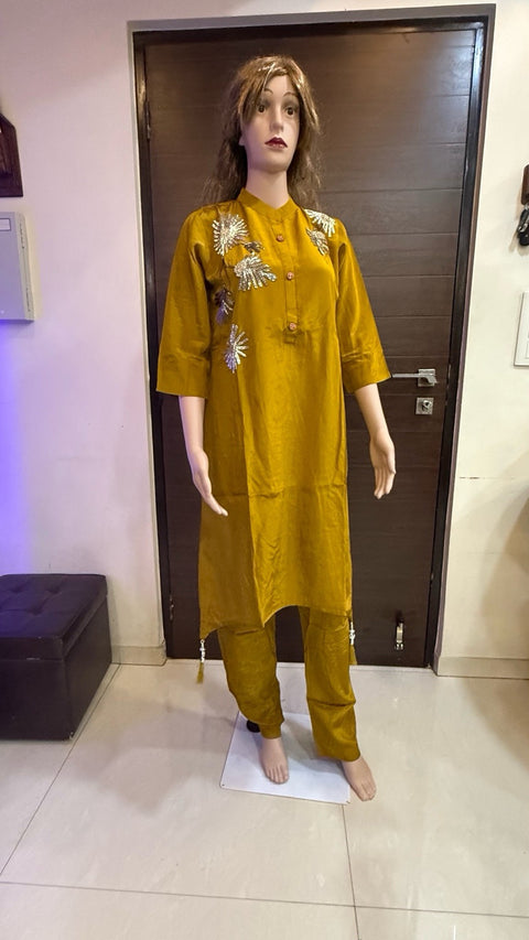 Puja Shimmer Floral Embroidered Kurta Set
