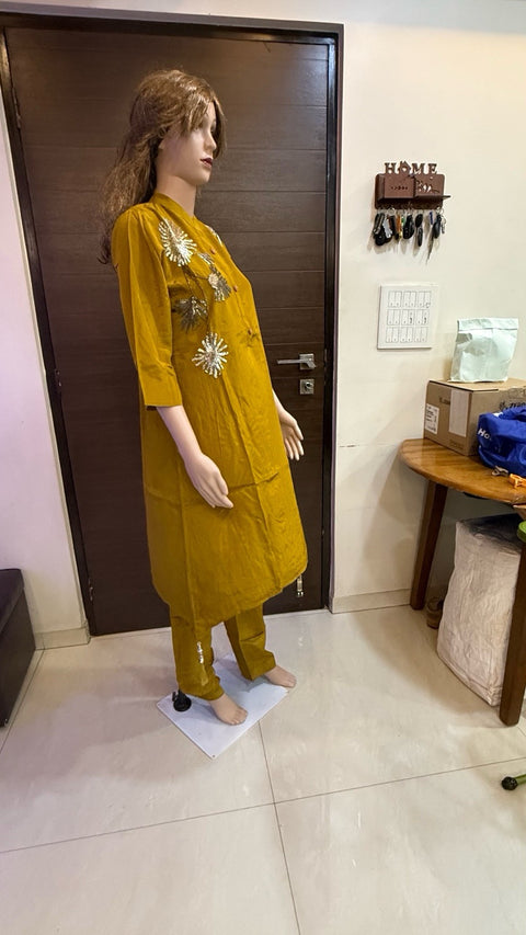 Puja Shimmer Floral Embroidered Kurta Set