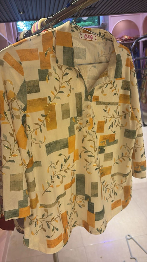 Collared Printed Tops Button Down / Half Placket