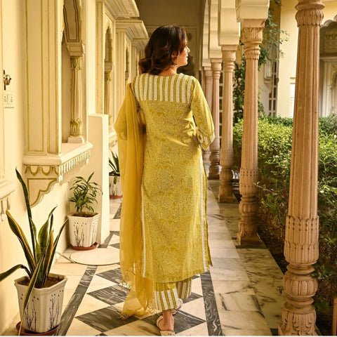 Generic Women's Casual 3/4th Sleeve Printed Cotton Kurti Set (Mustard)